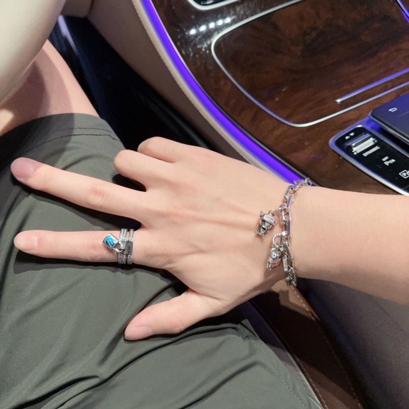 chr1st1an D10r bracelets